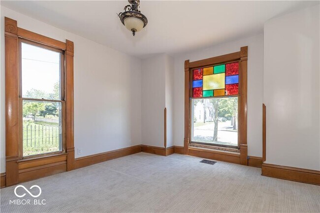 Building Photo - 404 N State St