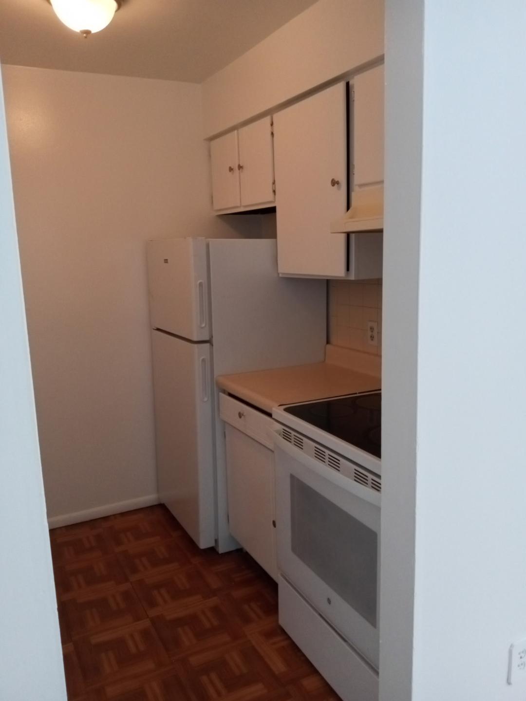 Stove & Refrigerator - 1315 Noble Ave
