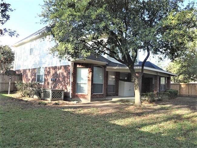 Building Photo - 1939 Pincher Creek Dr