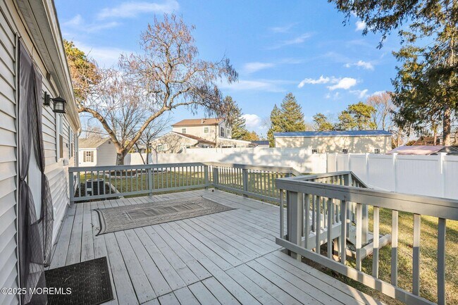 Building Photo - 222 Elmwood Ct