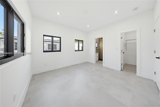 Building Photo - 1021 NW 48th St