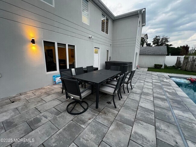 Building Photo - 799 Bowyer Ave