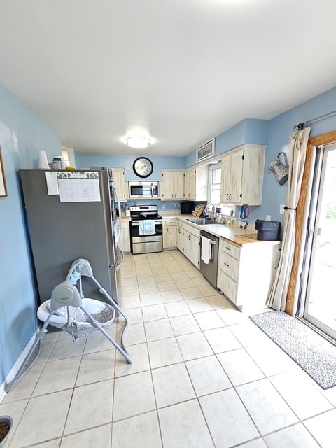 Building Photo - 774 S Main St