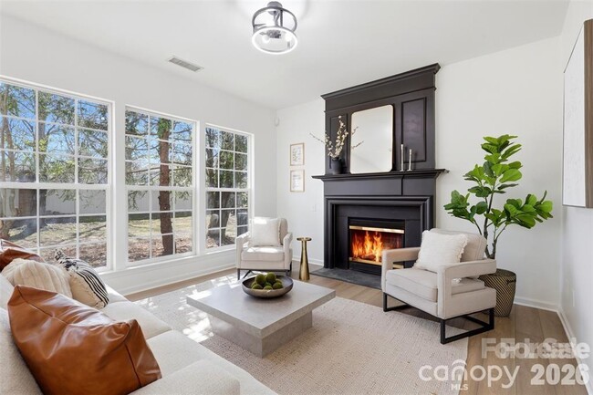 Building Photo - 2443 Normancrest Ct