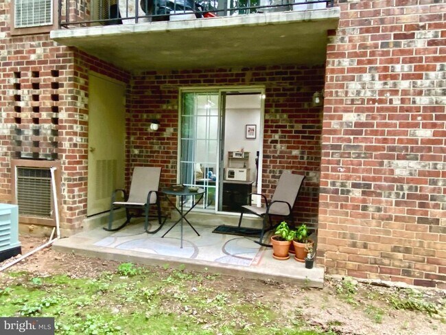 Building Photo - 1533 Colonial Dr
