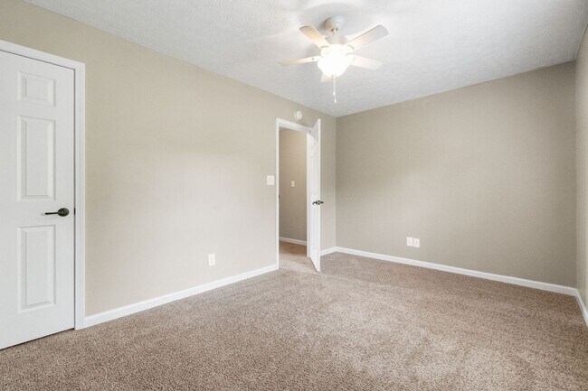 Building Photo - 2 Bedroom 1.5 Bath Townhome