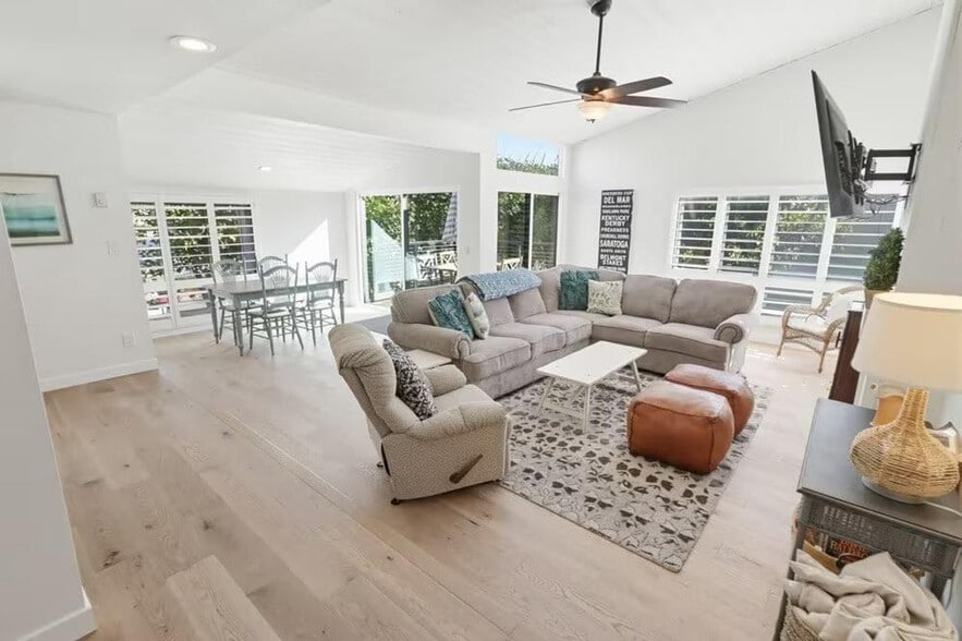 Primary Photo - 561 S Sierra Ave