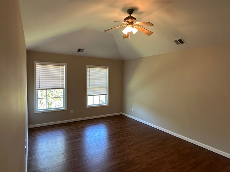 Building Photo - 536 Hampton Ave