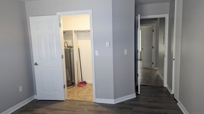 Building Photo - 10 Liberty St