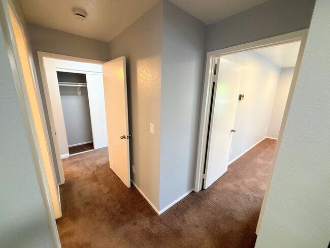 Building Photo - 2 Bed 2 Bath Condo in San Pablo - AVAILABLE NOW!!
