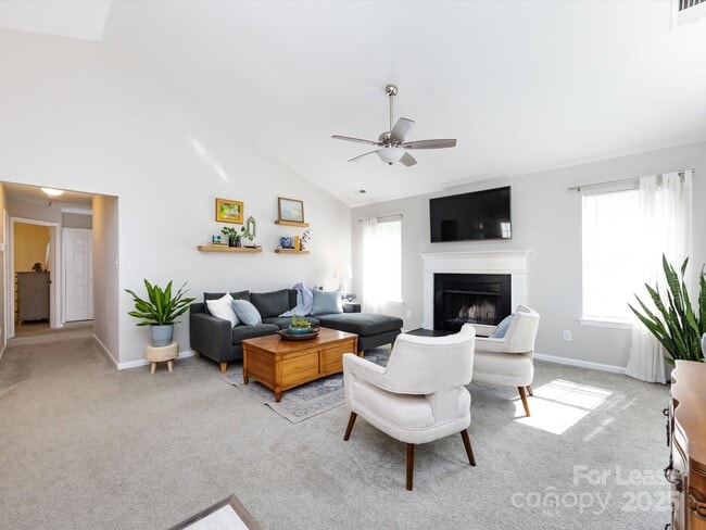 Building Photo - 7731 Ivy Hollow Dr