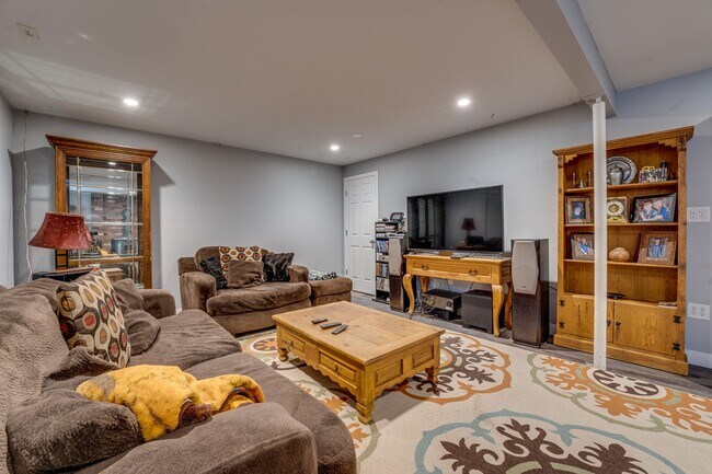 Building Photo - Beautiful 5 bed, 3 Bath House in Central Fort Collins!