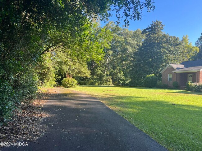 Building Photo - 110 Bragg St