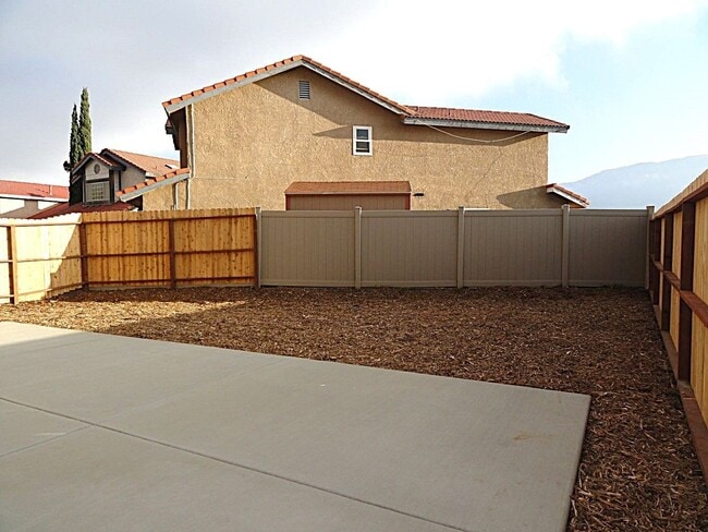 Building Photo - 450 Sherwood Pl