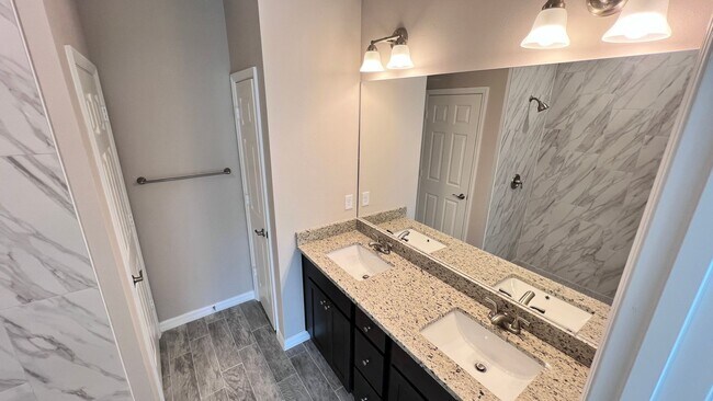 Building Photo - Spacious 3-Bedroom Home with Garage & Pati...