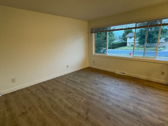 Building Photo - FULLY GUTTED & RENOVATED 5-Bedroom Home in...