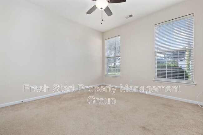 Building Photo - 414 Carriage Lake Dr