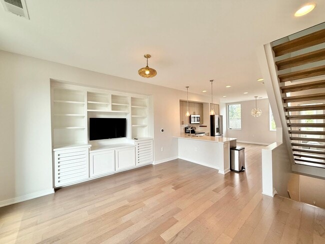 Building Photo - **OFFERING WAIVED APPLICATION FEES** Premier 2BD, 2.5BA Downtown Raleigh Townhome in a Prime Loca...