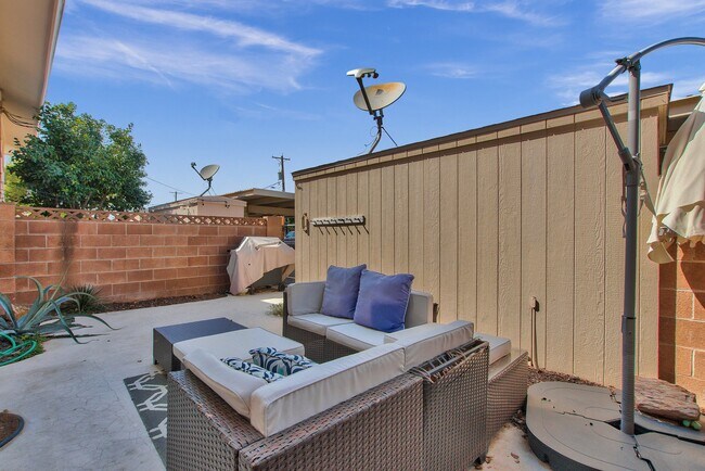 Building Photo - 6165 N Granite Reef Rd