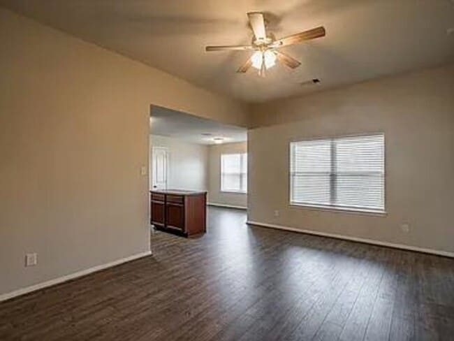 Building Photo - 976 Lake View Cir W