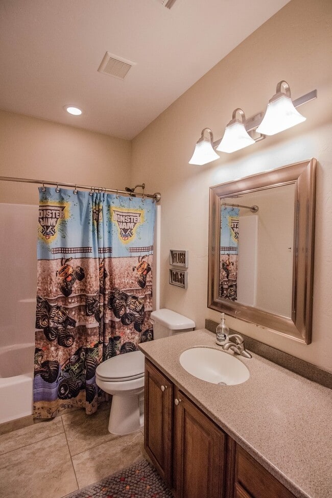Building Photo - Spacious, Charming Home