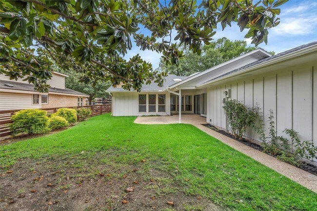 Building Photo - 13826 Wooded Creek Ct