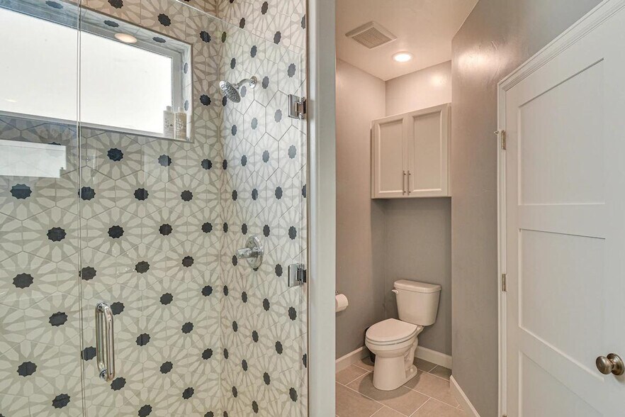 Building Photo - 133 River Ridge Ln