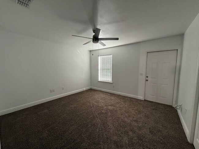 Building Photo - 3089 Sawtooth Dr