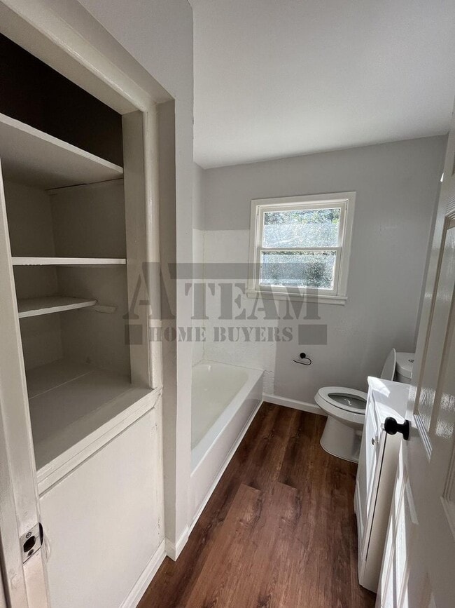 Building Photo - Beautiful Remodeled 3 Bed 2 Bath