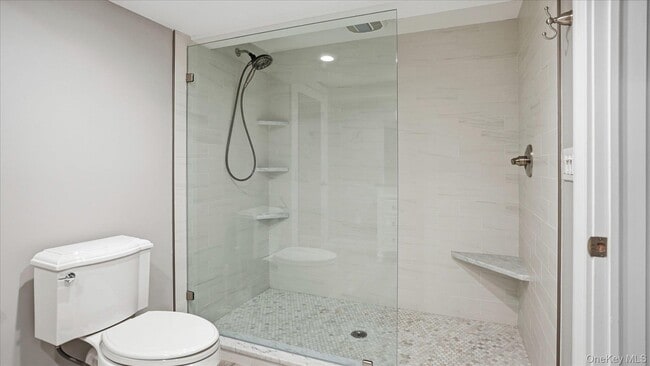 Building Photo - 27 Jeffrey Ln