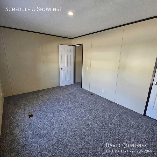 Building Photo - 3210 Victor-