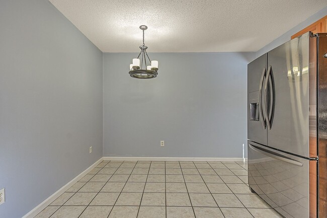 Building Photo - 105 St James Pl