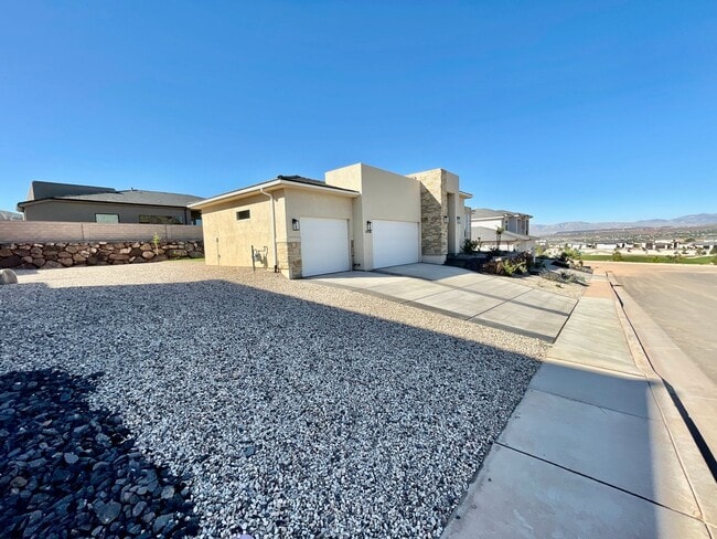 Building Photo - Four-Bedroom Home Near Shooting Star Park in Washington Fields