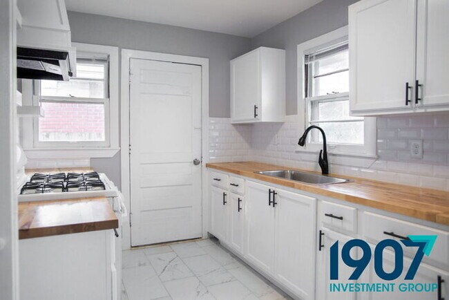 Building Photo - Completely Updated 3-Bed, 2-Bath Home in O...