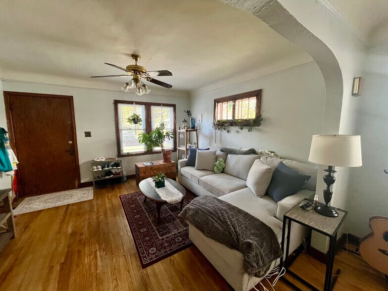 Primary Photo - 4321 Minnehaha Ave