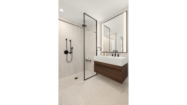 Building Photo - 111 Varick St