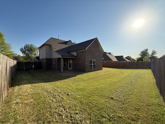 Building Photo - BEAUTIFUL SPACIOUS HOME IN BARTLETT