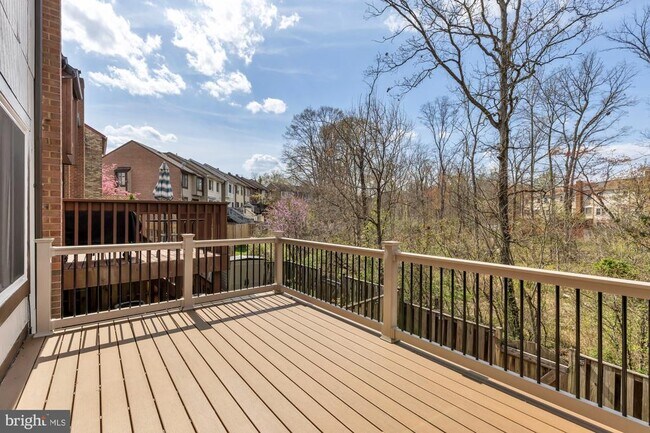 Building Photo - 2810 Cambridge Dr