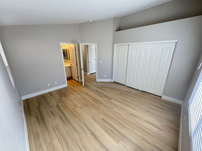 Building Photo - Bright & Stylish 2-Bedroom Home with Spaci...