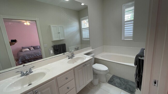 Building Photo - Furnished Short Term Rental