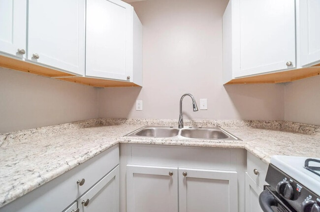 Building Photo - 4696 Tarryton Ct. S. Unit 7-1H