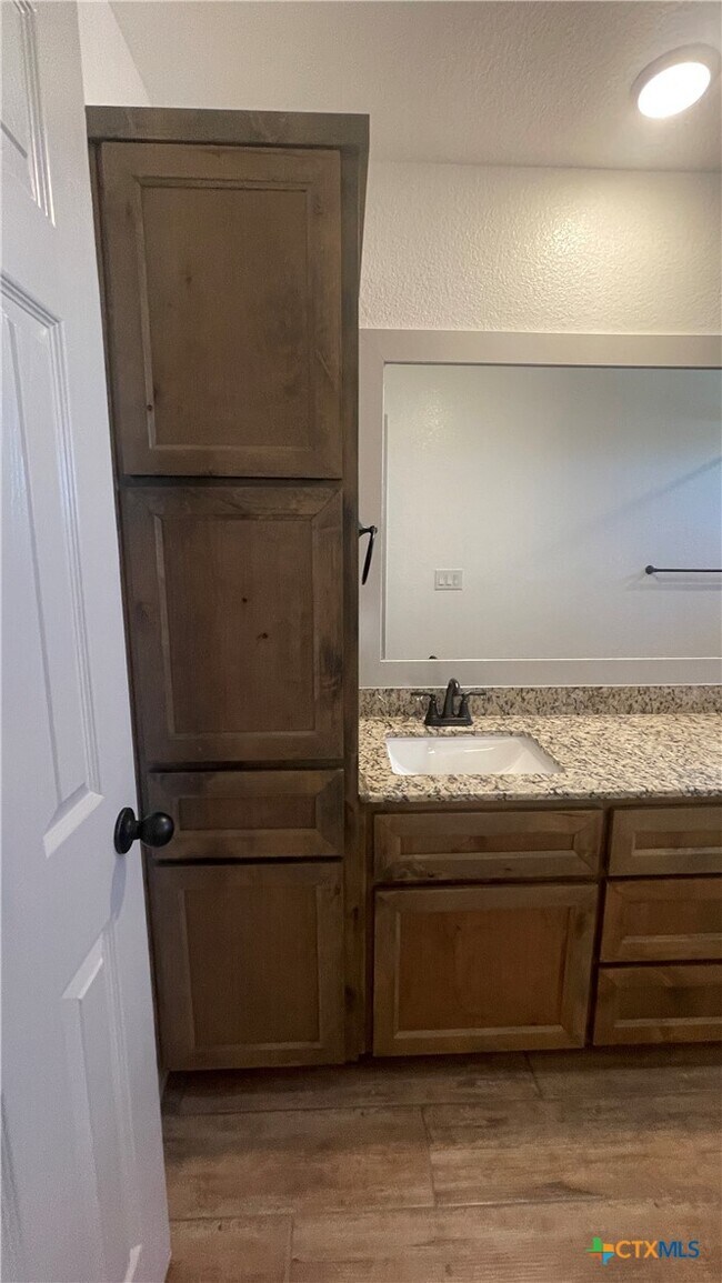 Building Photo - 2408 Duntov Dr