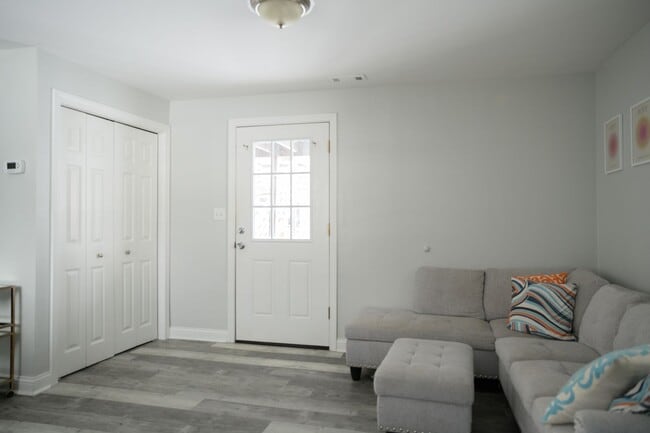 Building Photo - 2 bedroom / 2 bathroom home for rent in Cedar Lake