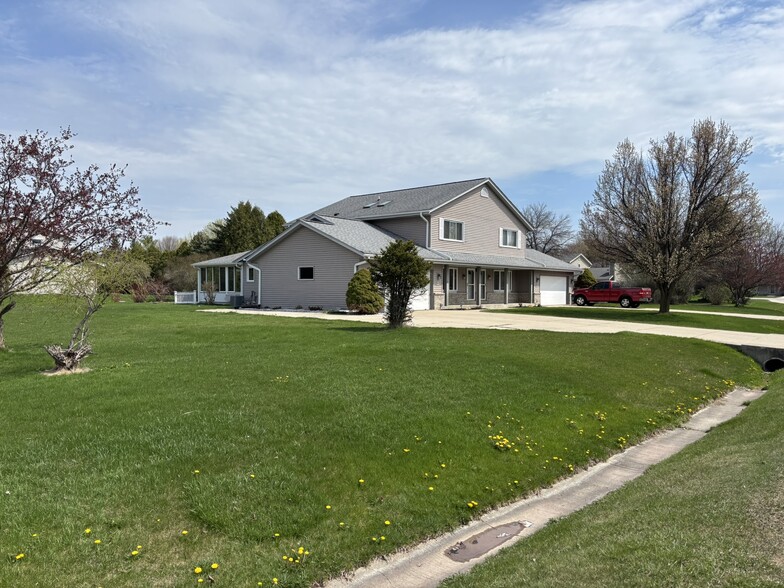 Building Photo - S81W17170 Moonlight Ln