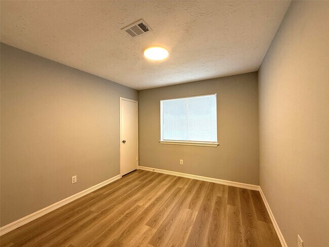 Building Photo - 8322 Sandy Glen Ln