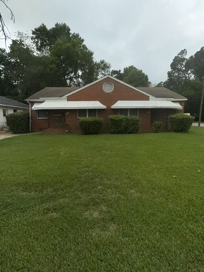 Primary Photo - 3625 Woodlawn Ave