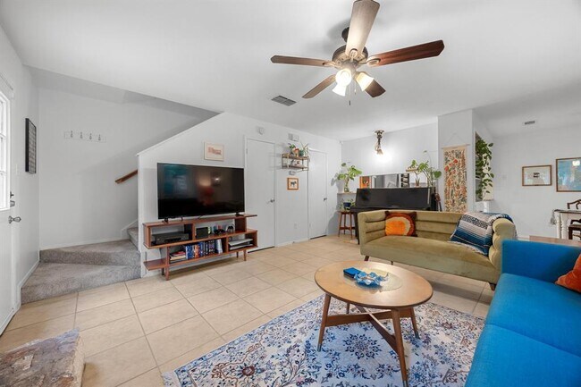 Building Photo - 9100 Mountain Ridge Dr