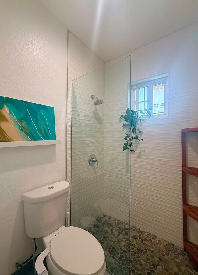 Building Photo - Stylish 3BR/2BA Coastal Home Just Blocks from the Beach