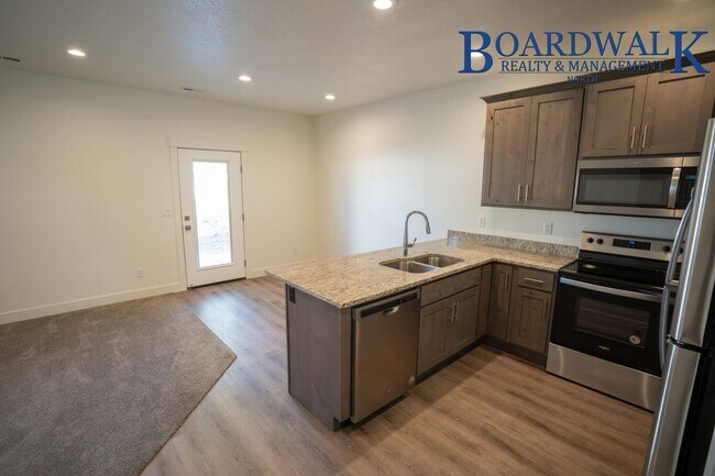 Building Photo - 440 1625 N