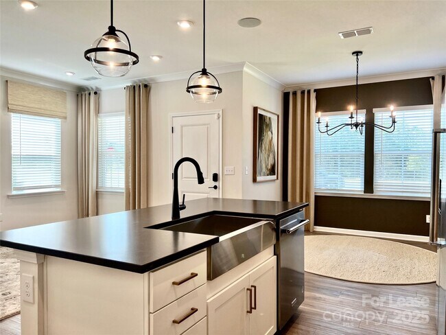 Building Photo - 15906 Parkside crossing Dr